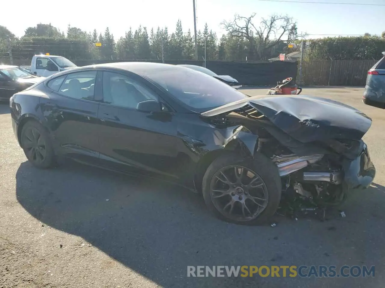 4 fotografías del automóvil dañado 5YJSA1E59NF460010 TESLA MODEL S 2022