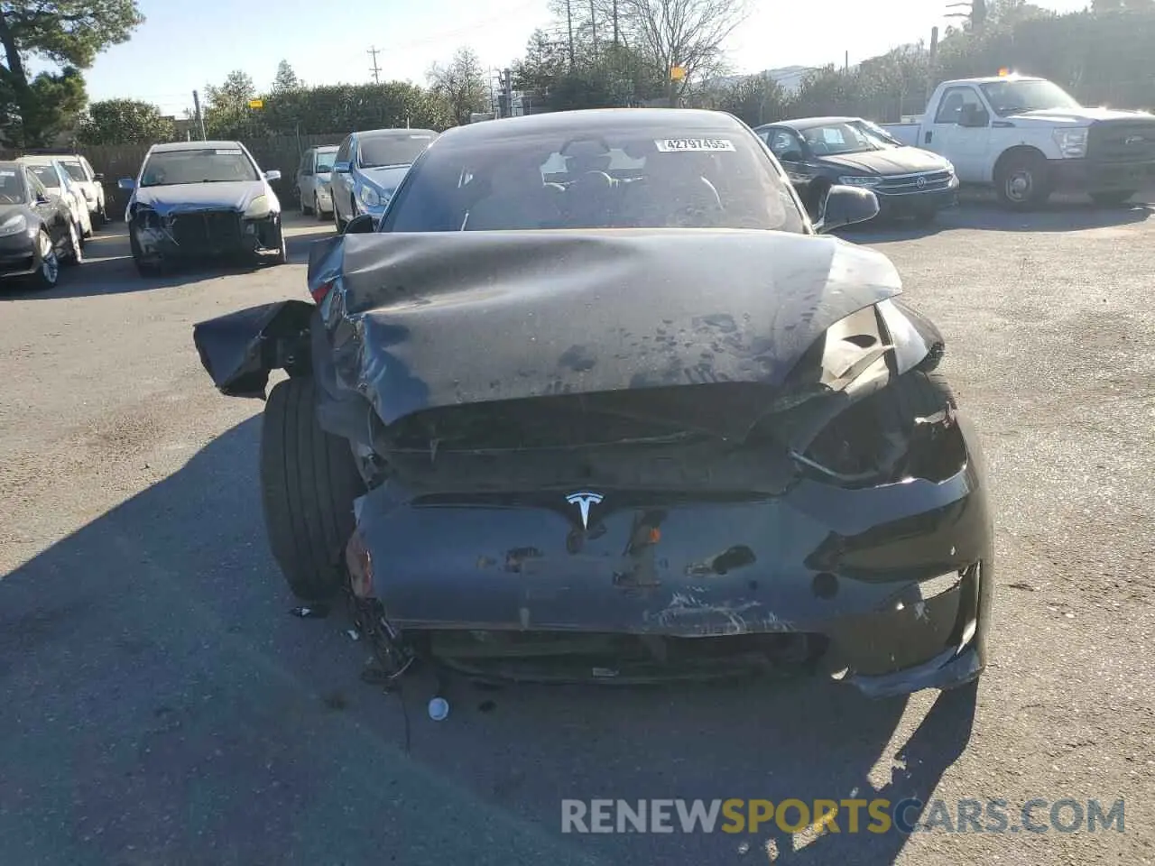 5 fotografías del automóvil dañado 5YJSA1E59NF460010 TESLA MODEL S 2022