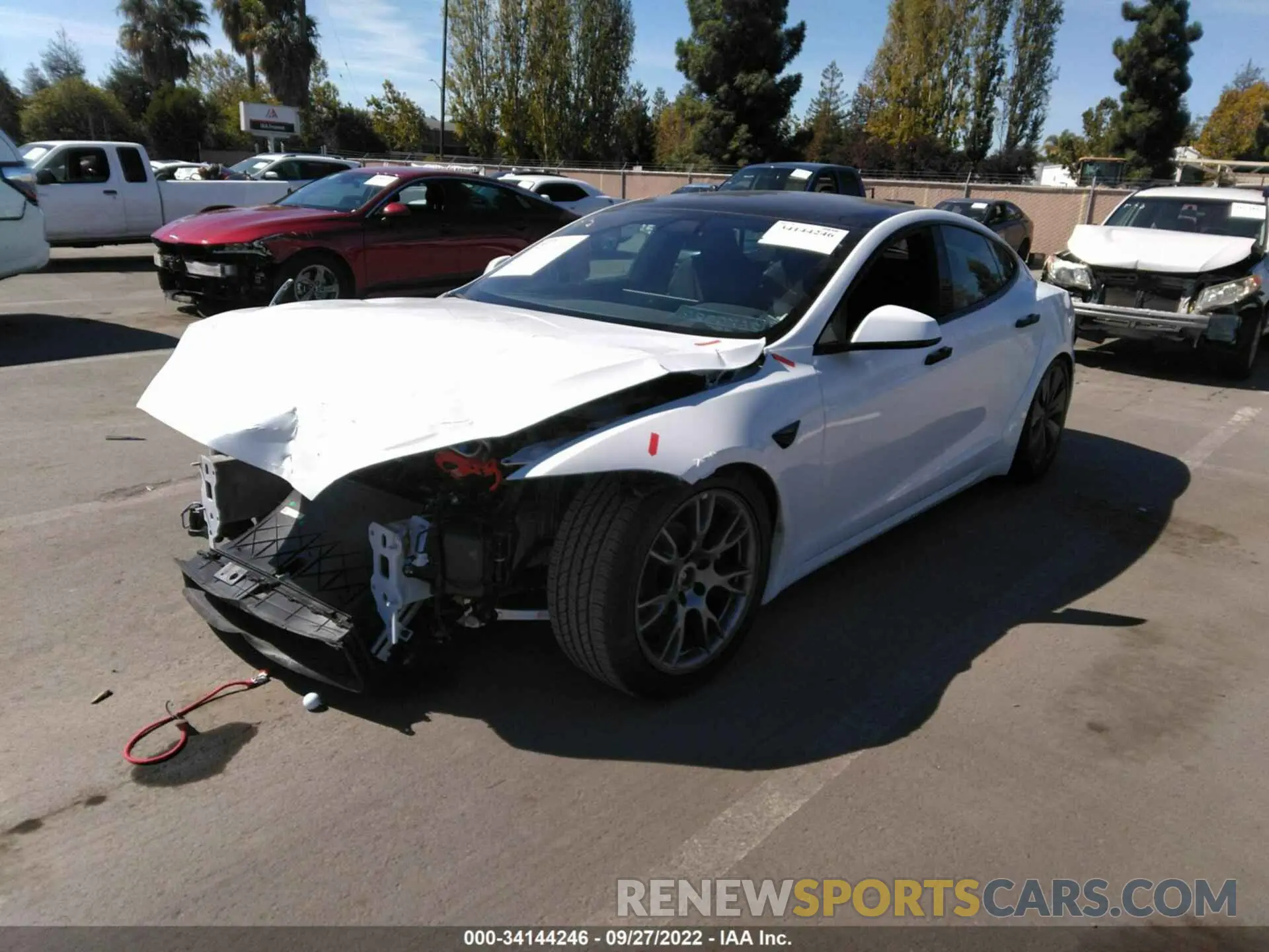 2 fotografías del automóvil dañado 5YJSA1E59NF473940 TESLA MODEL S 2022