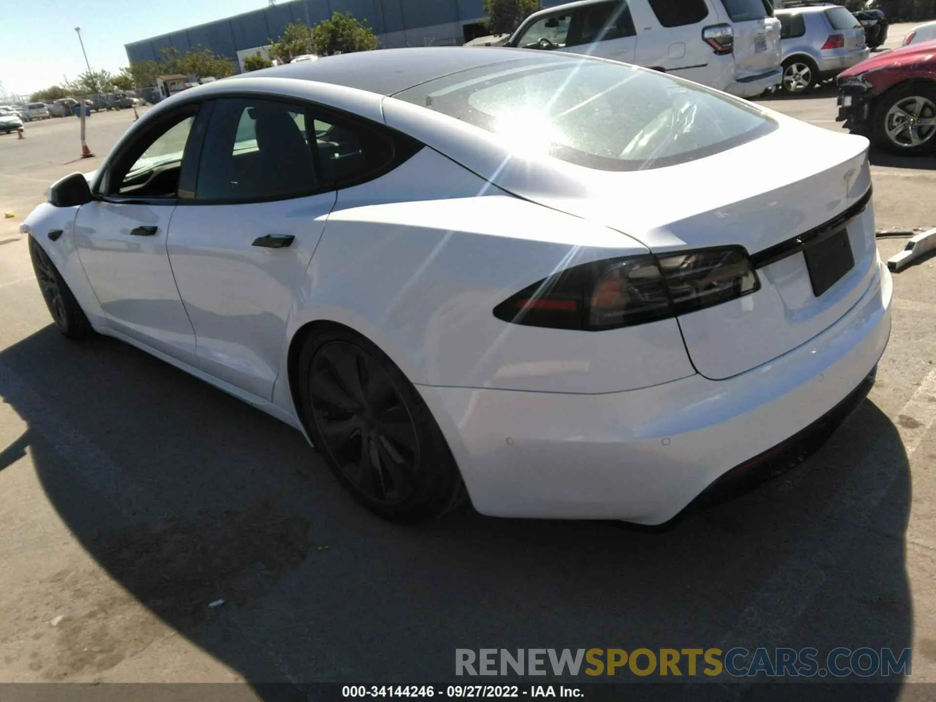 3 fotografías del automóvil dañado 5YJSA1E59NF473940 TESLA MODEL S 2022