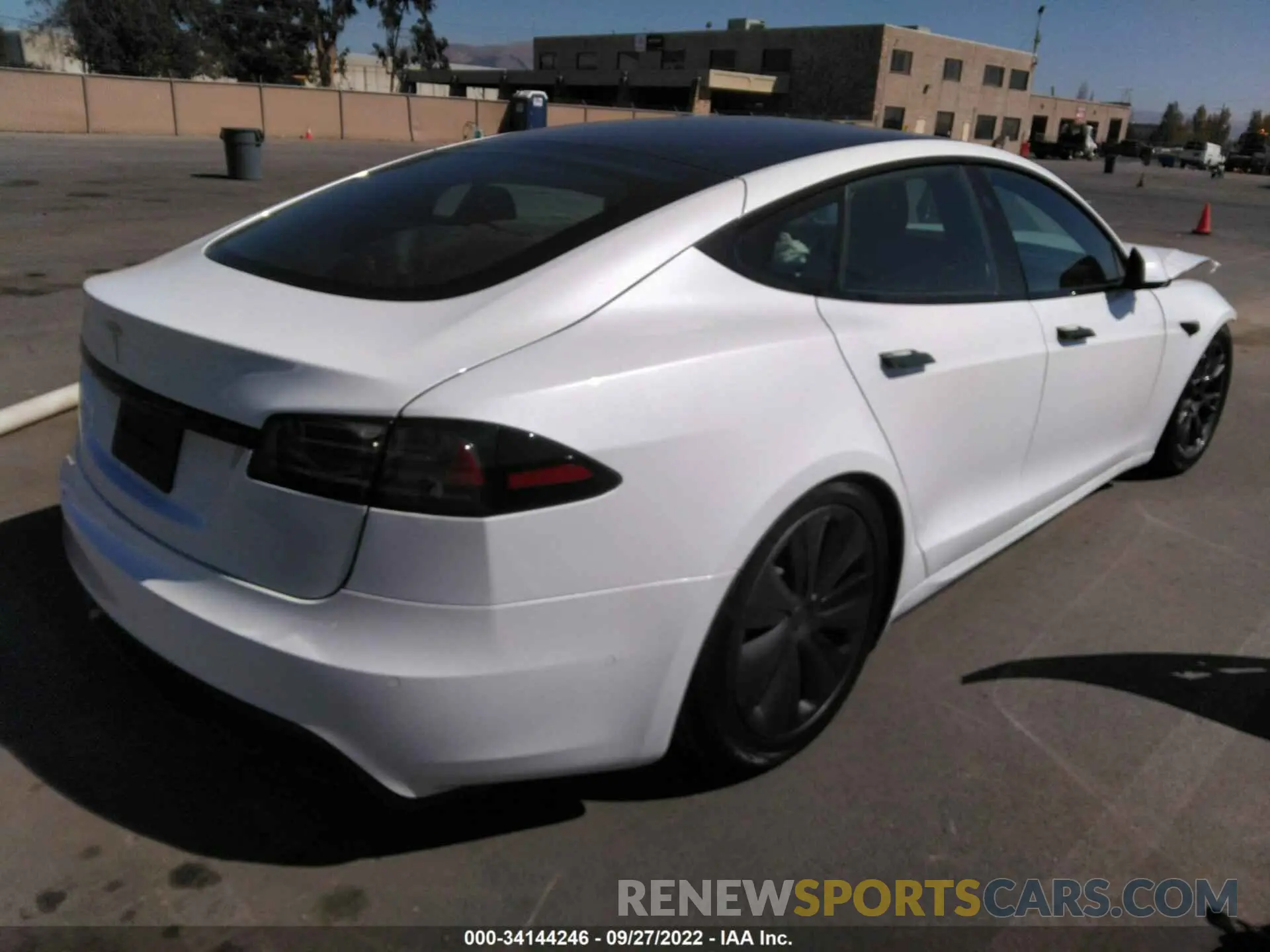4 fotografías del automóvil dañado 5YJSA1E59NF473940 TESLA MODEL S 2022