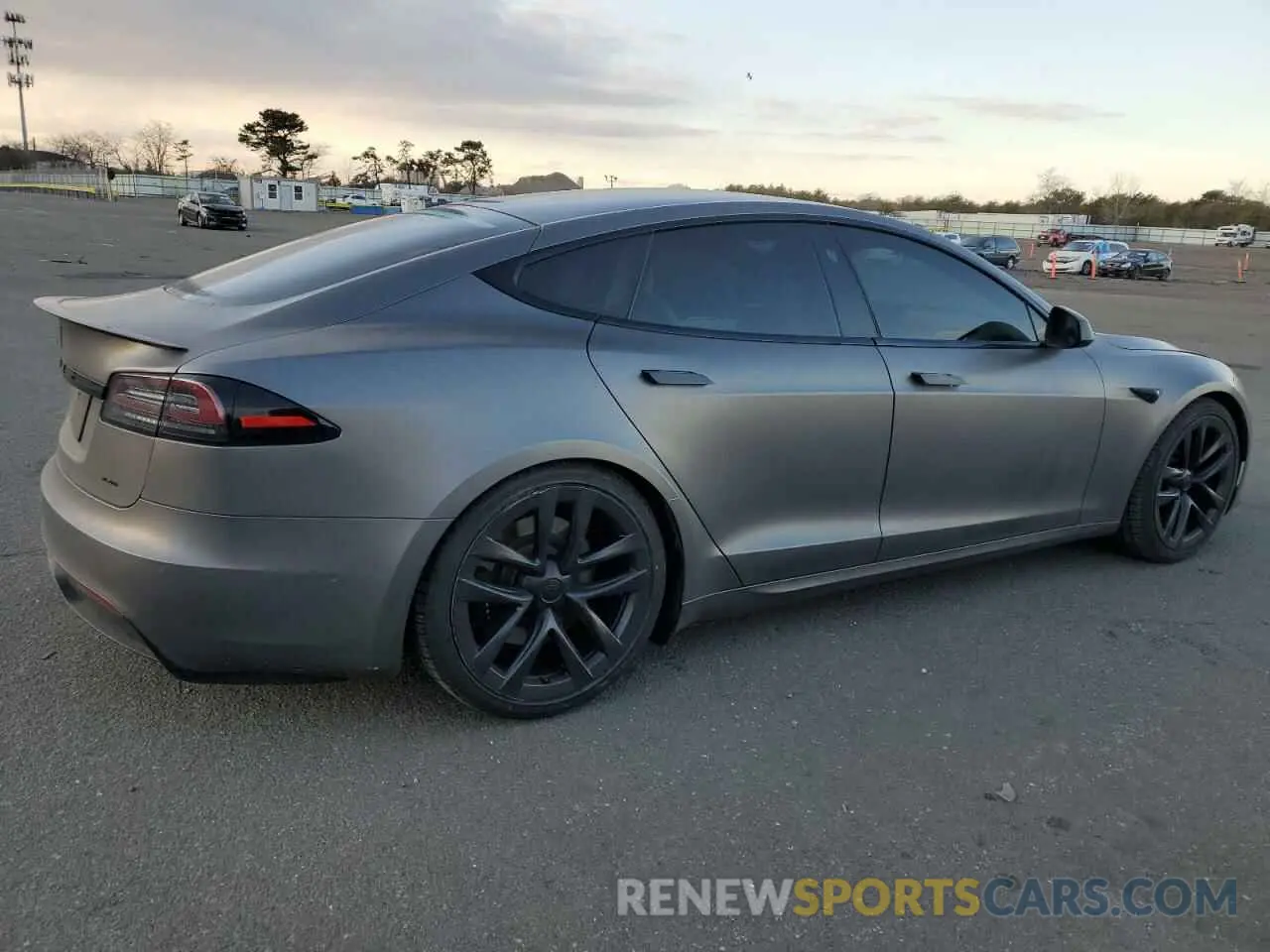 3 fotografías del automóvil dañado 5YJSA1E5XNF489693 TESLA MODEL S 2022