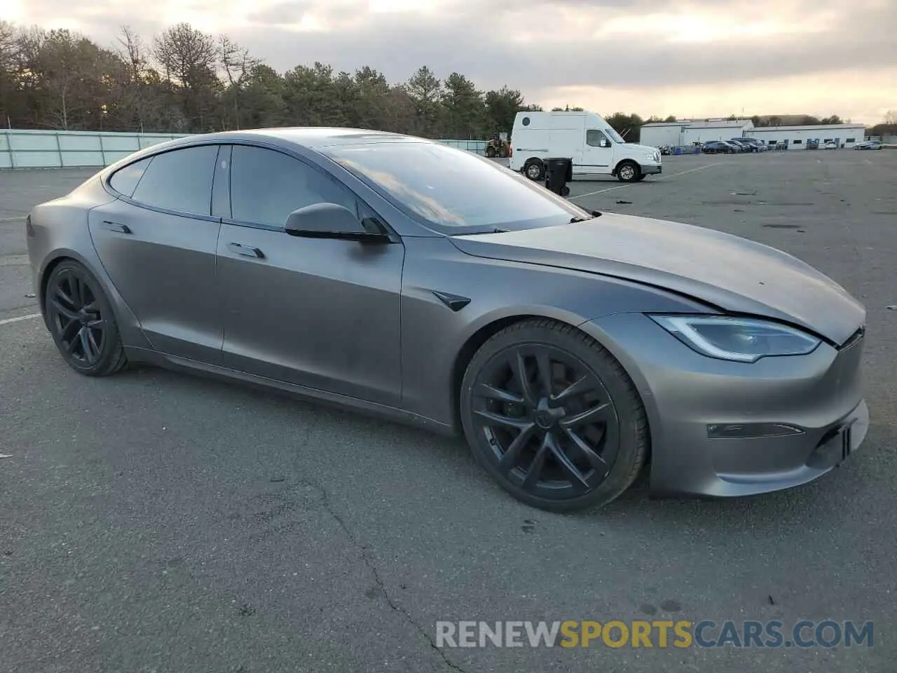 4 fotografías del automóvil dañado 5YJSA1E5XNF489693 TESLA MODEL S 2022