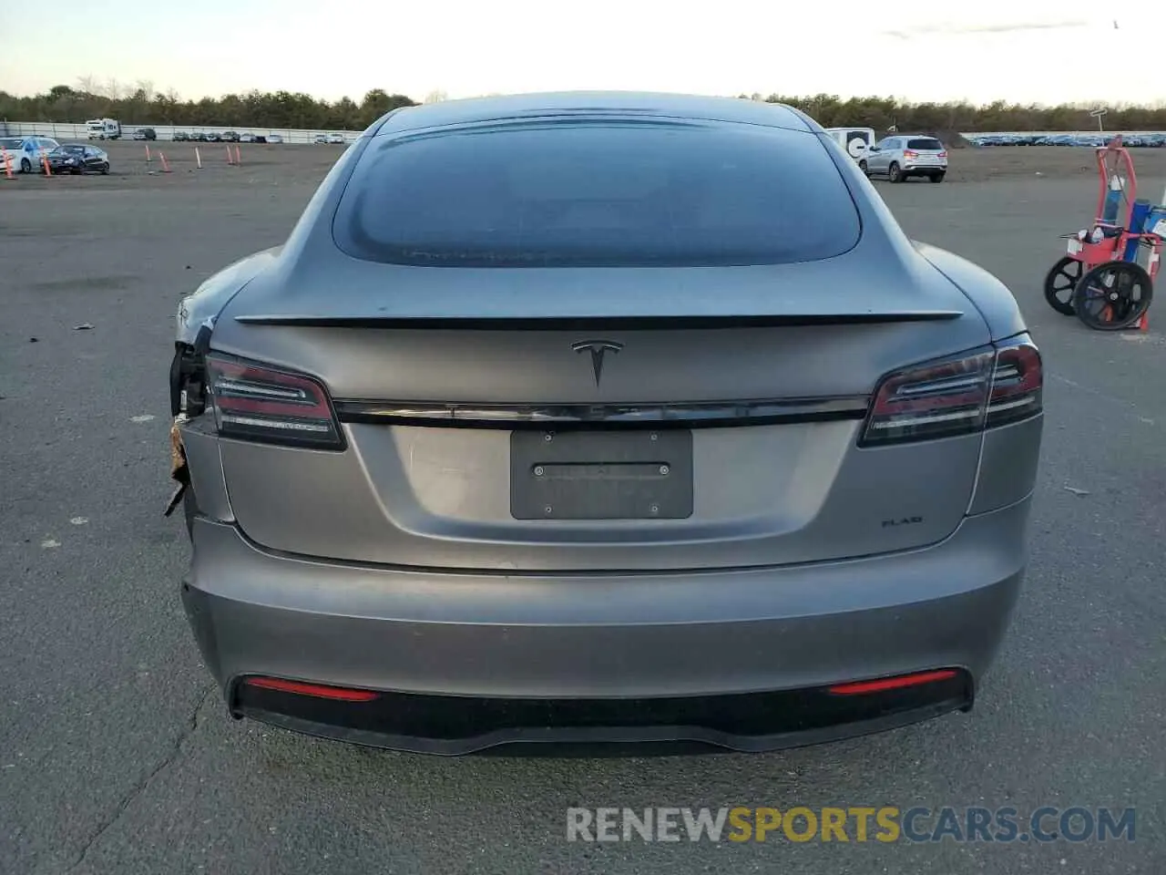 6 fotografías del automóvil dañado 5YJSA1E5XNF489693 TESLA MODEL S 2022
