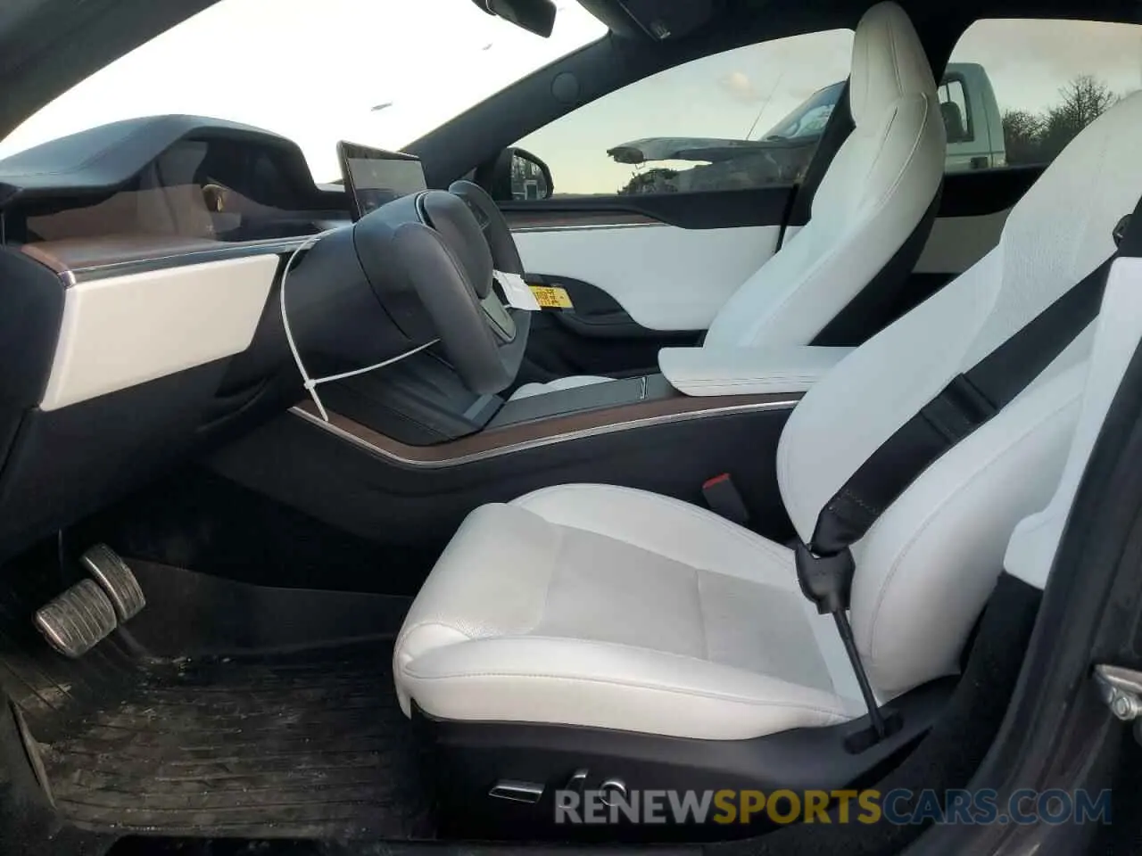 7 fotografías del automóvil dañado 5YJSA1E5XNF489693 TESLA MODEL S 2022