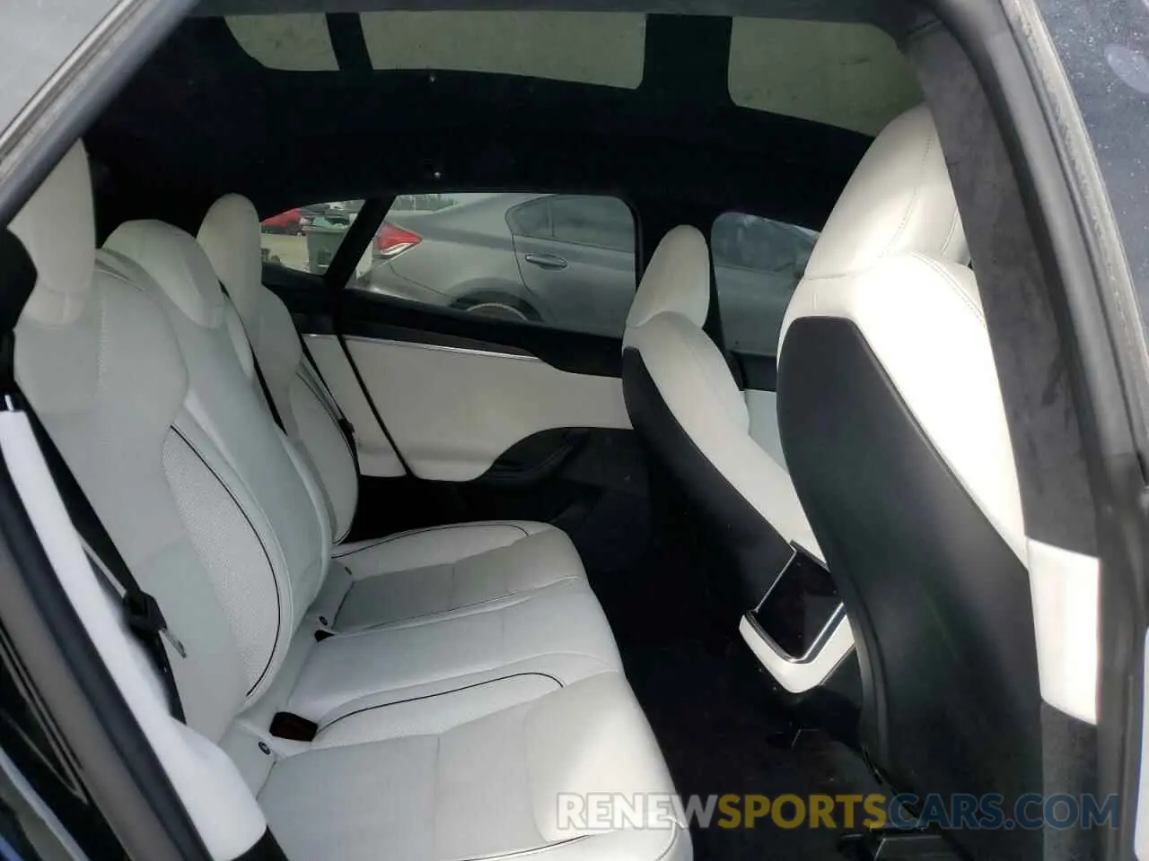 10 fotografías del automóvil dañado 5YJSA1E61NF460110 TESLA MODEL S 2022