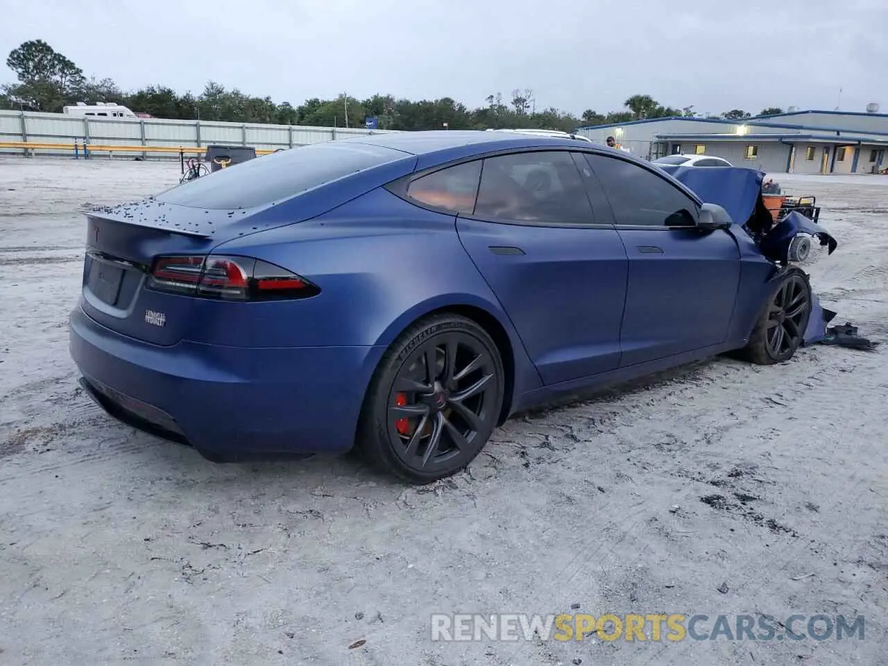 3 fotografías del automóvil dañado 5YJSA1E61NF479532 TESLA MODEL S 2022