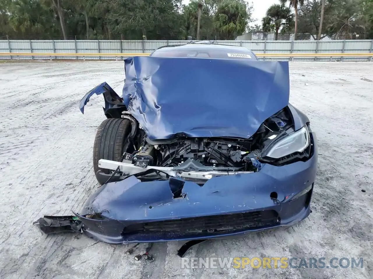 5 fotografías del automóvil dañado 5YJSA1E61NF479532 TESLA MODEL S 2022