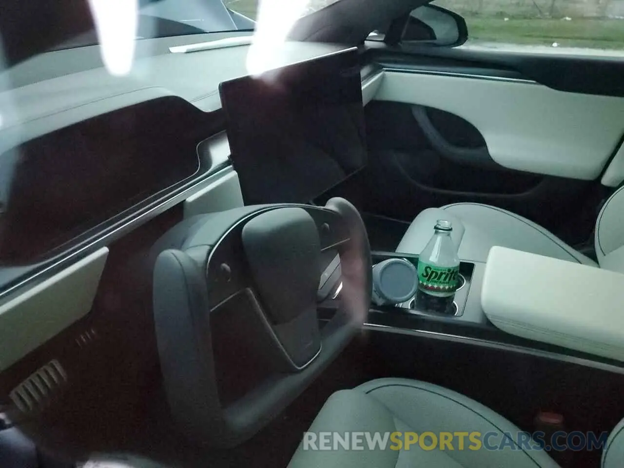 8 fotografías del automóvil dañado 5YJSA1E61NF479532 TESLA MODEL S 2022