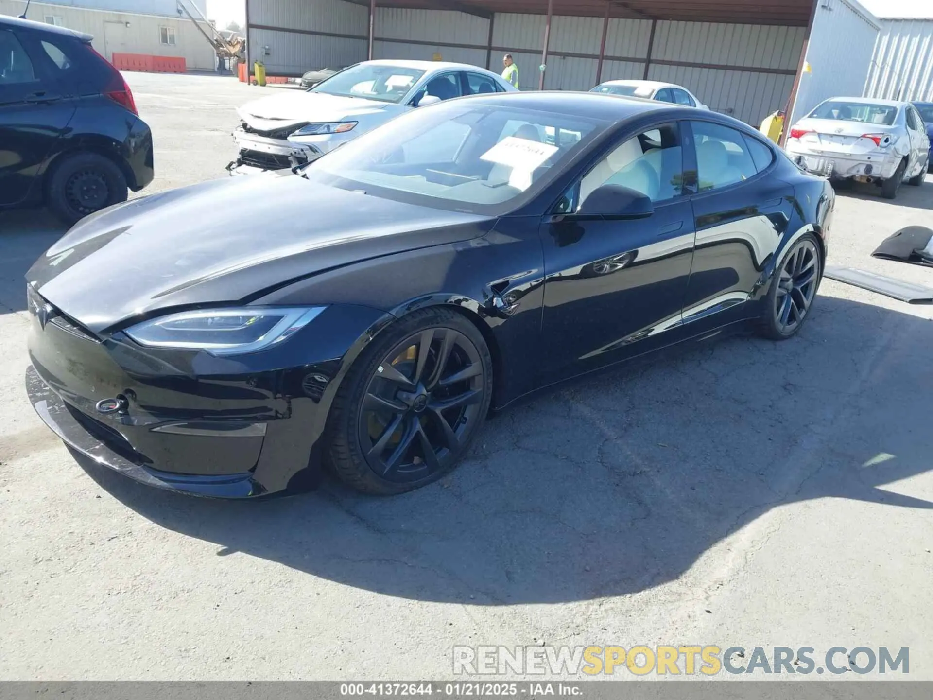 2 fotografías del automóvil dañado 5YJSA1E62NF460634 TESLA MODEL S 2022