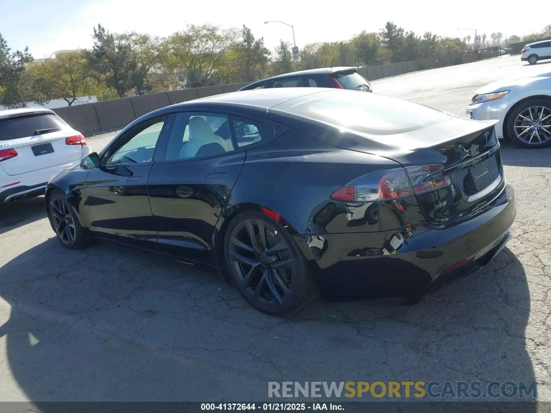 3 fotografías del automóvil dañado 5YJSA1E62NF460634 TESLA MODEL S 2022