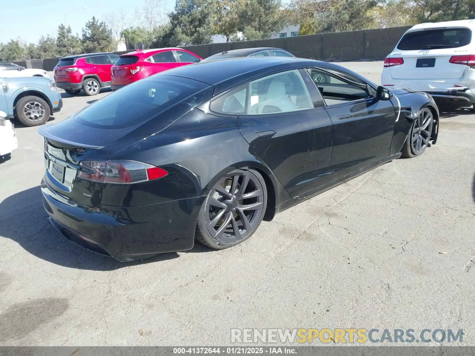 4 fotografías del automóvil dañado 5YJSA1E62NF460634 TESLA MODEL S 2022