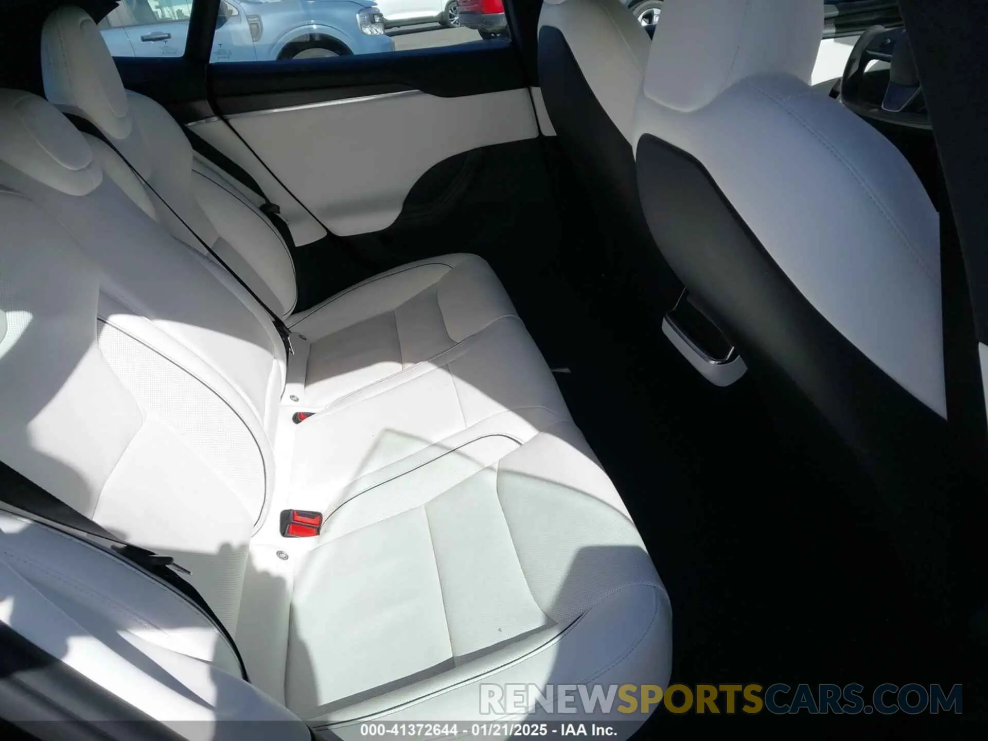 8 fotografías del automóvil dañado 5YJSA1E62NF460634 TESLA MODEL S 2022