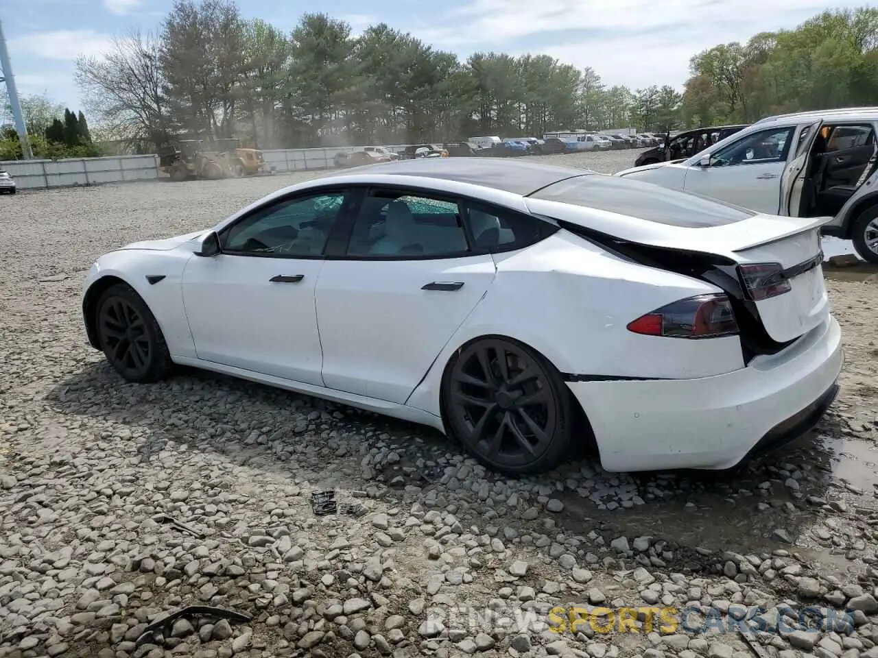 2 fotografías del automóvil dañado 5YJSA1E63NF460643 TESLA MODEL S 2022