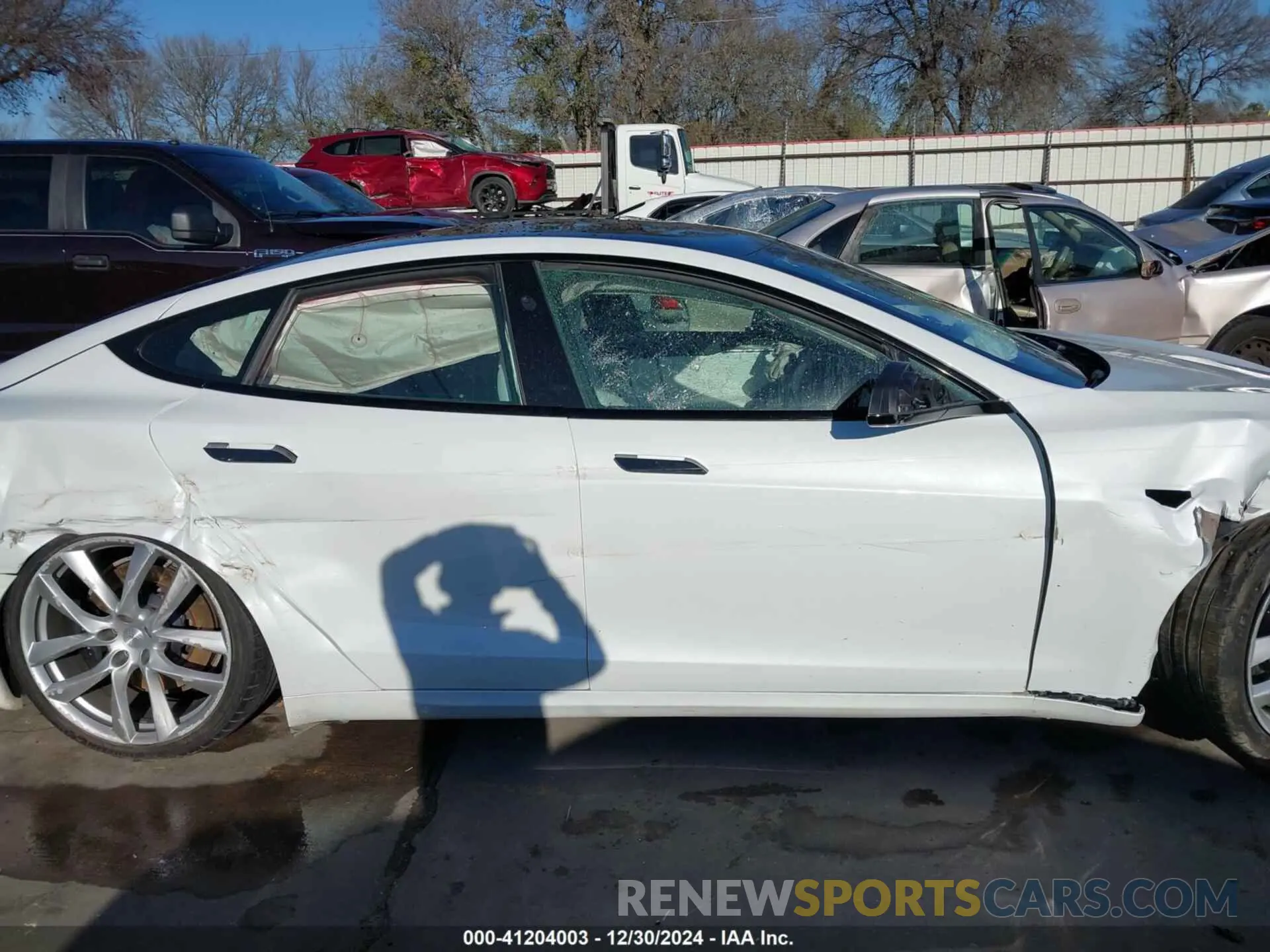 13 fotografías del automóvil dañado 5YJSA1E63NF483873 TESLA MODEL S 2022