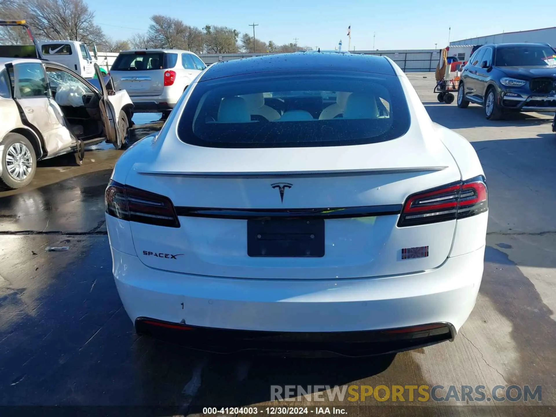 16 fotografías del automóvil dañado 5YJSA1E63NF483873 TESLA MODEL S 2022