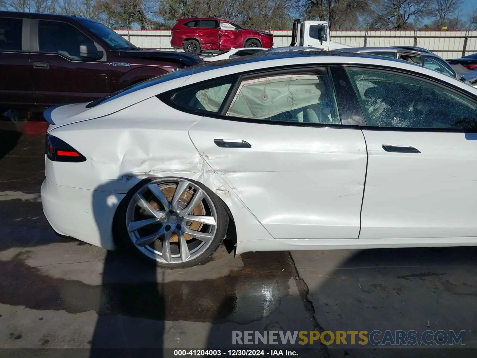 19 fotografías del automóvil dañado 5YJSA1E63NF483873 TESLA MODEL S 2022