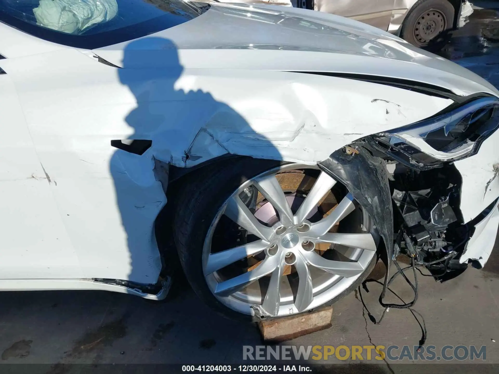 23 fotografías del automóvil dañado 5YJSA1E63NF483873 TESLA MODEL S 2022