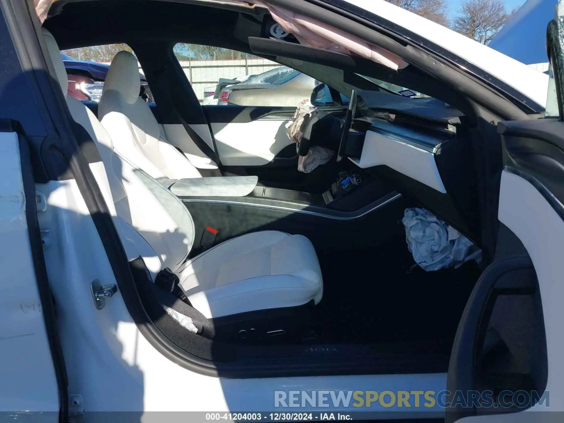 5 fotografías del automóvil dañado 5YJSA1E63NF483873 TESLA MODEL S 2022