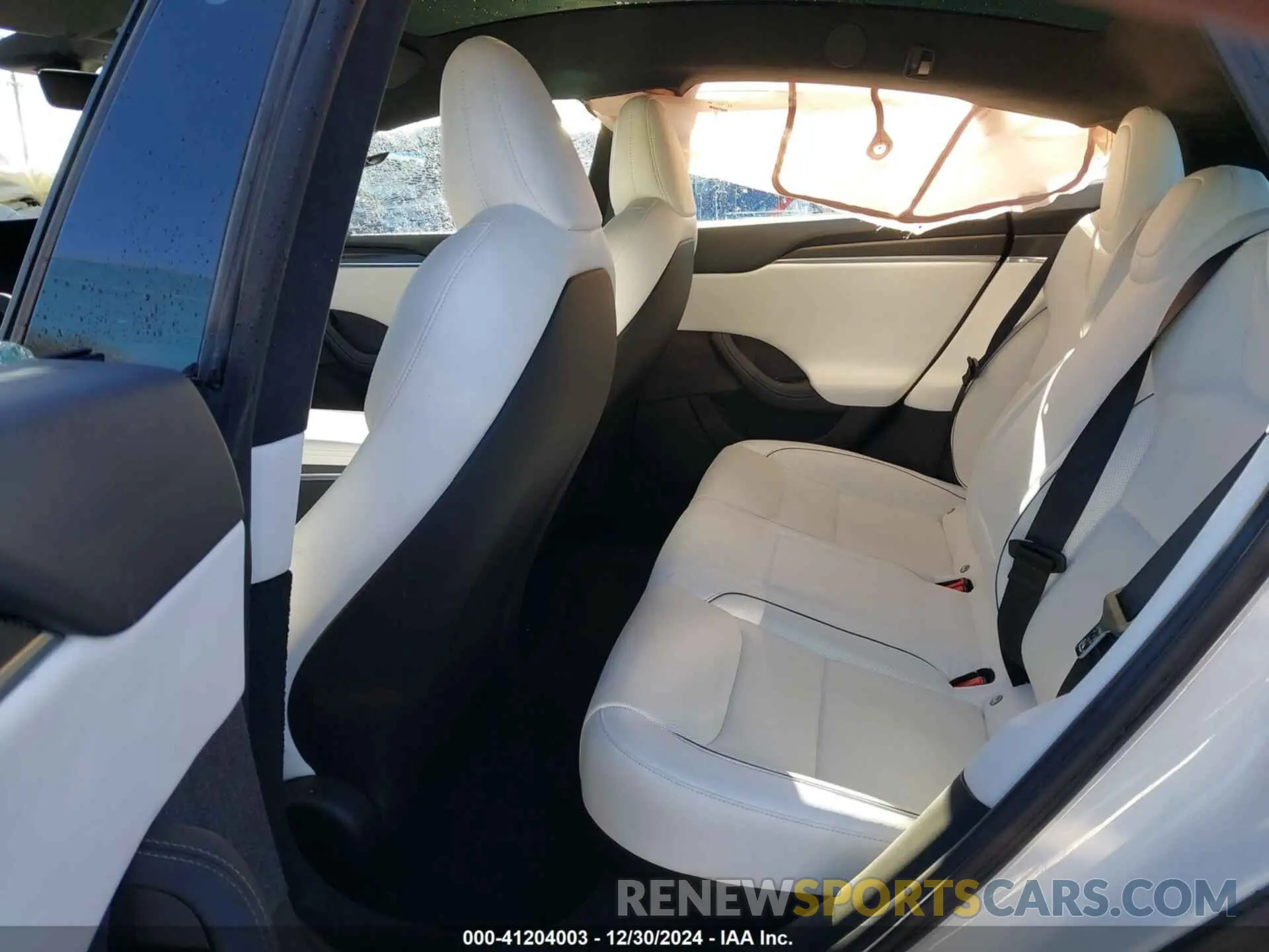 8 fotografías del automóvil dañado 5YJSA1E63NF483873 TESLA MODEL S 2022
