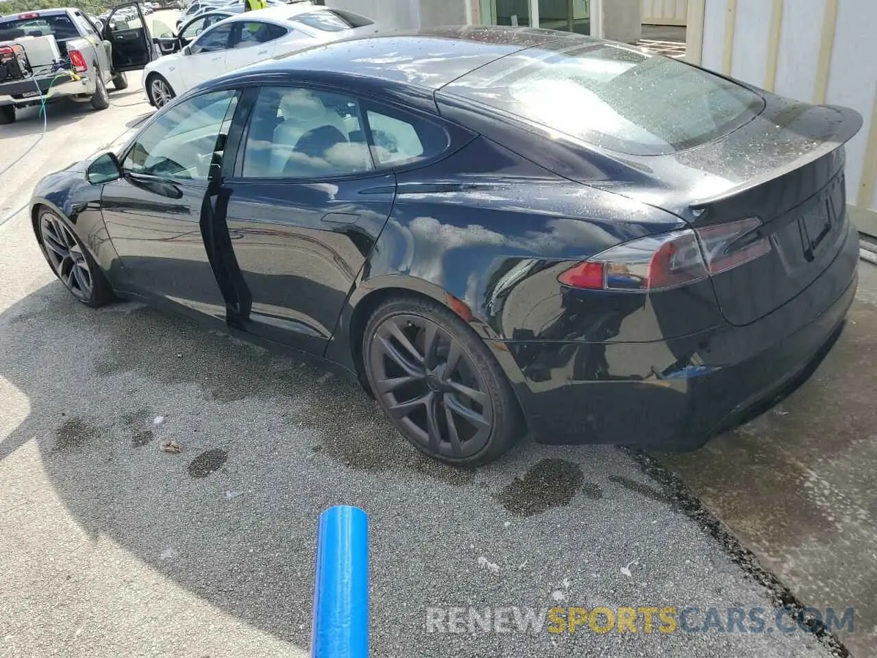 2 fotografías del automóvil dañado 5YJSA1E64NF461218 TESLA MODEL S 2022