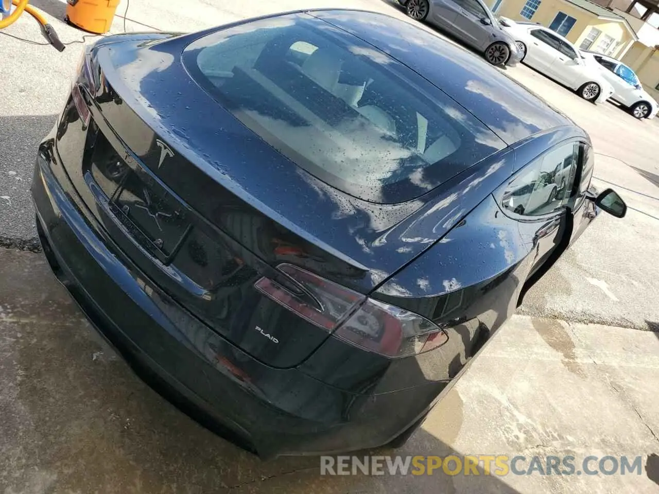 3 fotografías del automóvil dañado 5YJSA1E64NF461218 TESLA MODEL S 2022