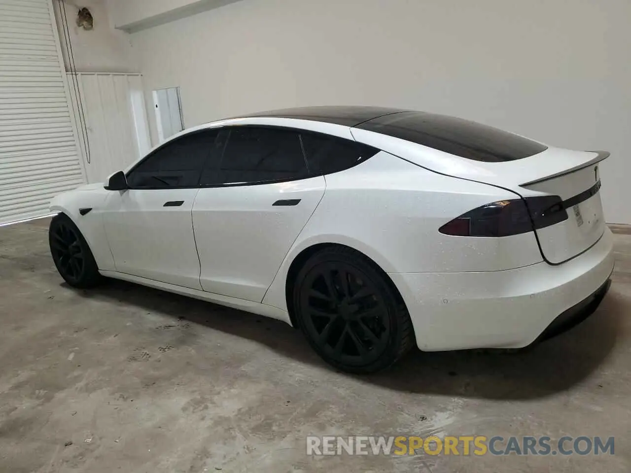 2 fotografías del automóvil dañado 5YJSA1E64NF461798 TESLA MODEL S 2022