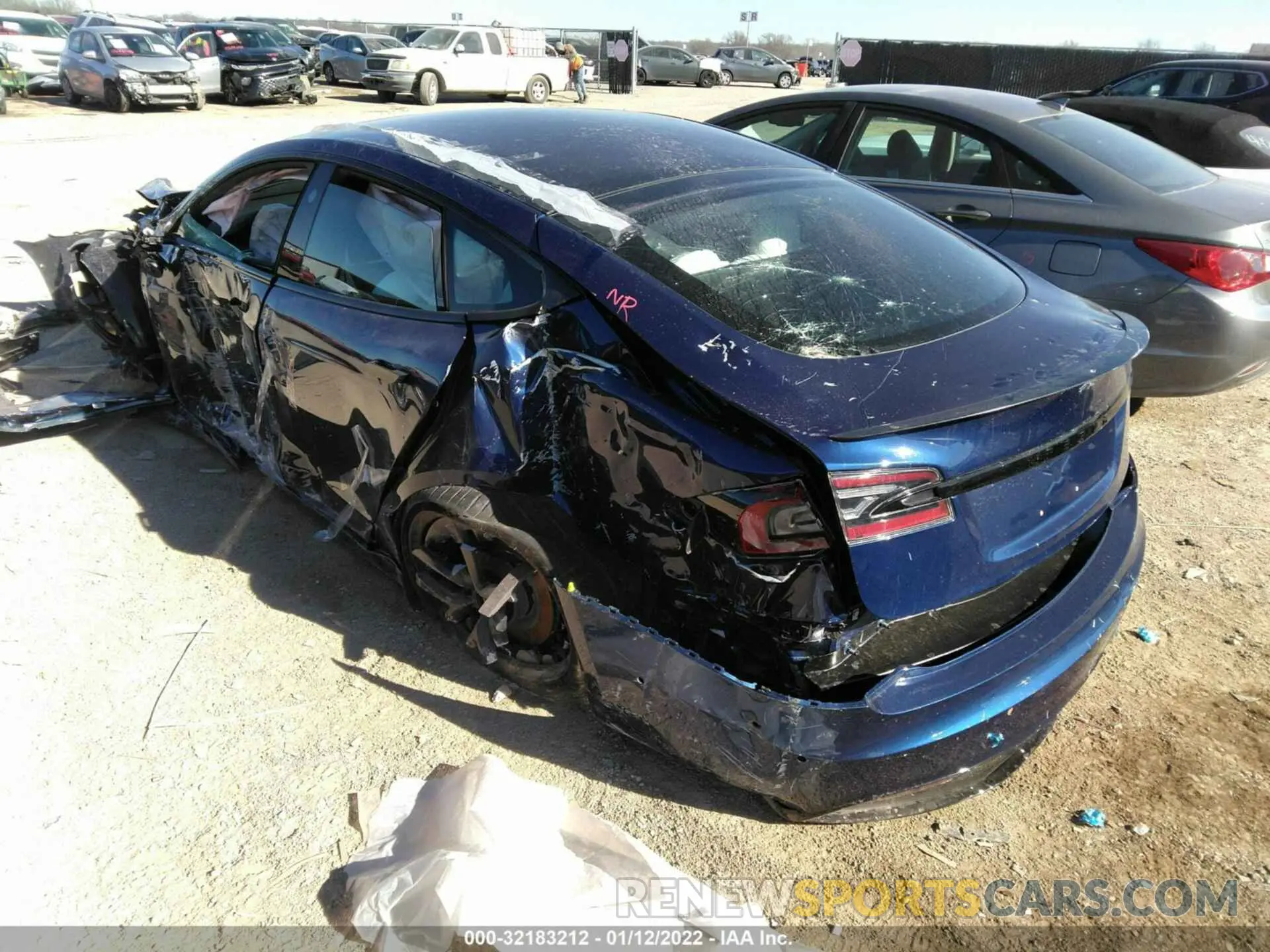 3 fotografías del automóvil dañado 5YJSA1E64NF463048 TESLA MODEL S 2022