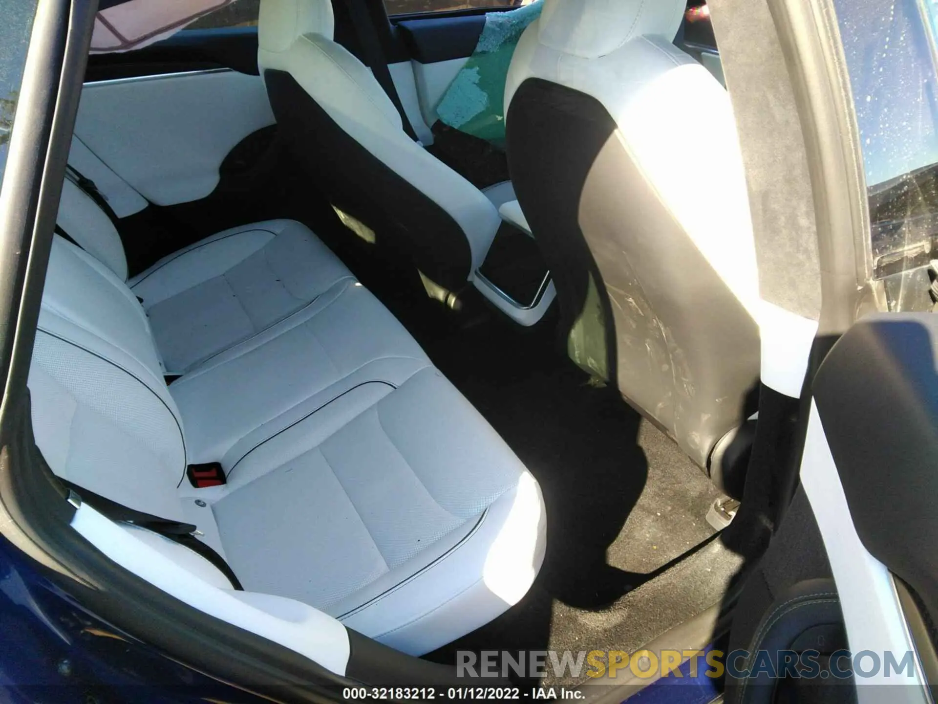 8 fotografías del automóvil dañado 5YJSA1E64NF463048 TESLA MODEL S 2022