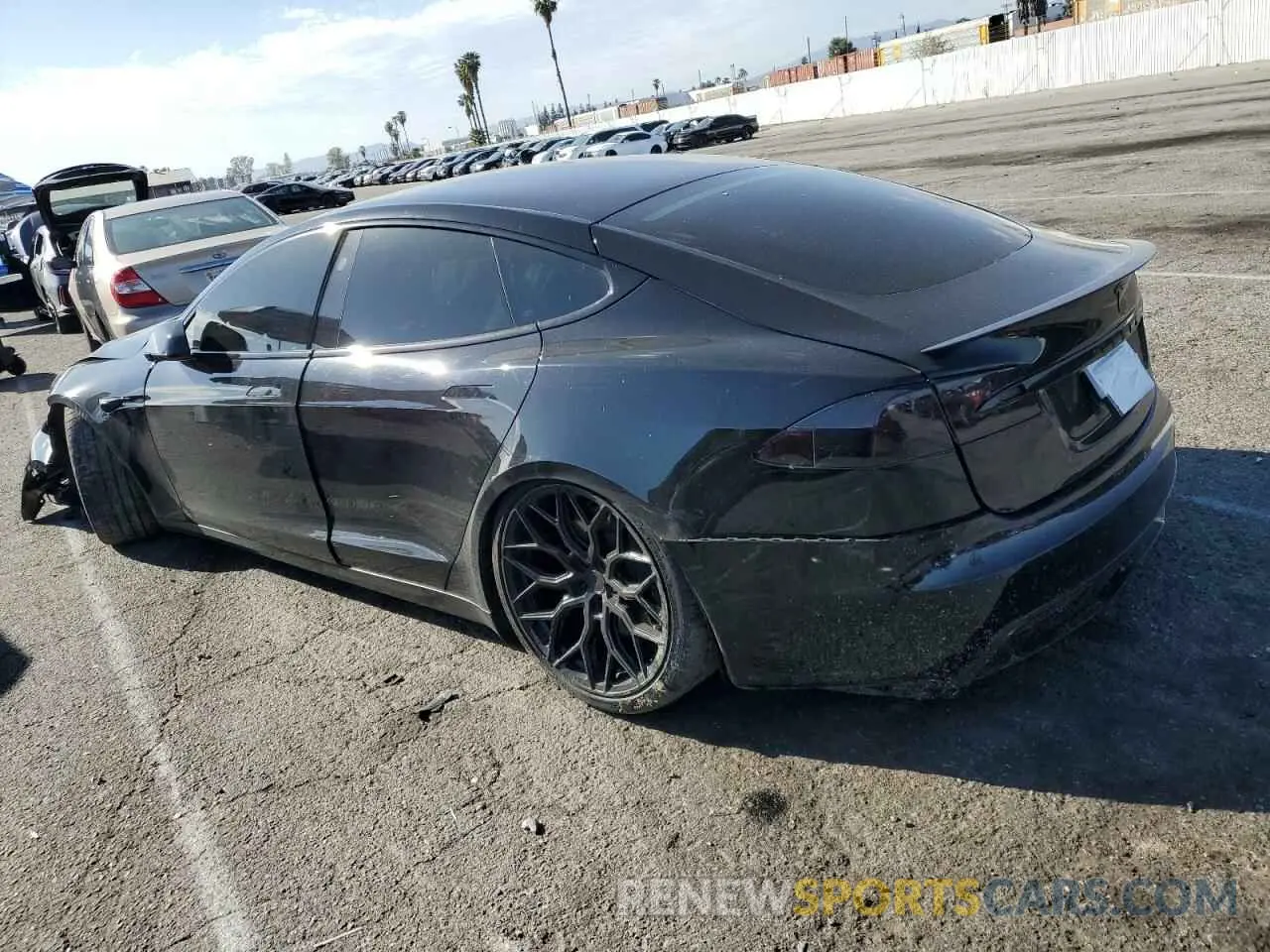 2 fotografías del automóvil dañado 5YJSA1E64NF464667 TESLA MODEL S 2022