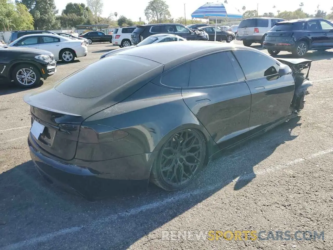 3 fotografías del automóvil dañado 5YJSA1E64NF464667 TESLA MODEL S 2022