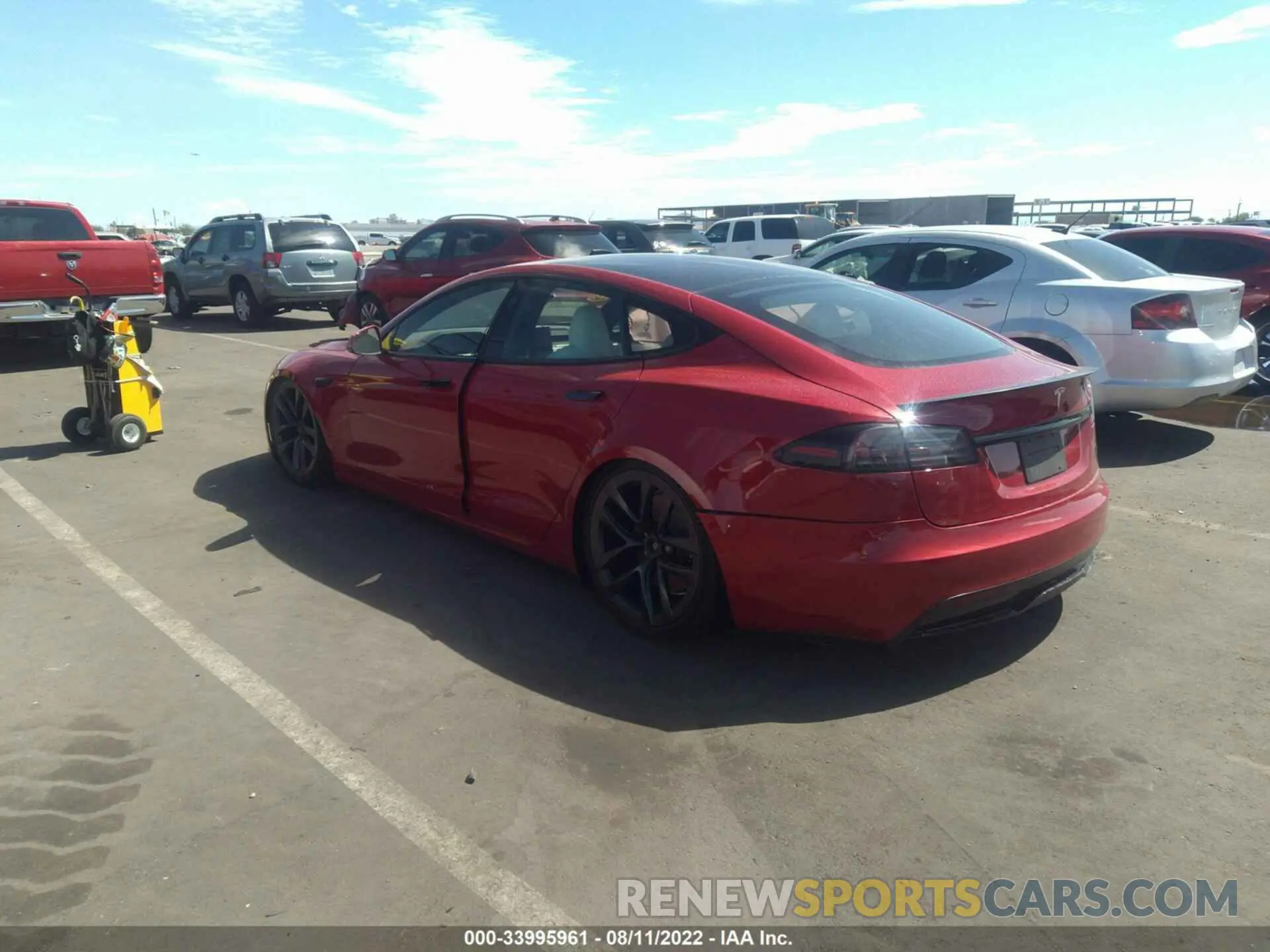 3 fotografías del automóvil dañado 5YJSA1E64NF477130 TESLA MODEL S 2022