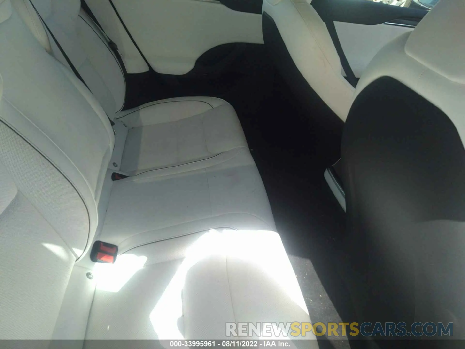 8 fotografías del automóvil dañado 5YJSA1E64NF477130 TESLA MODEL S 2022