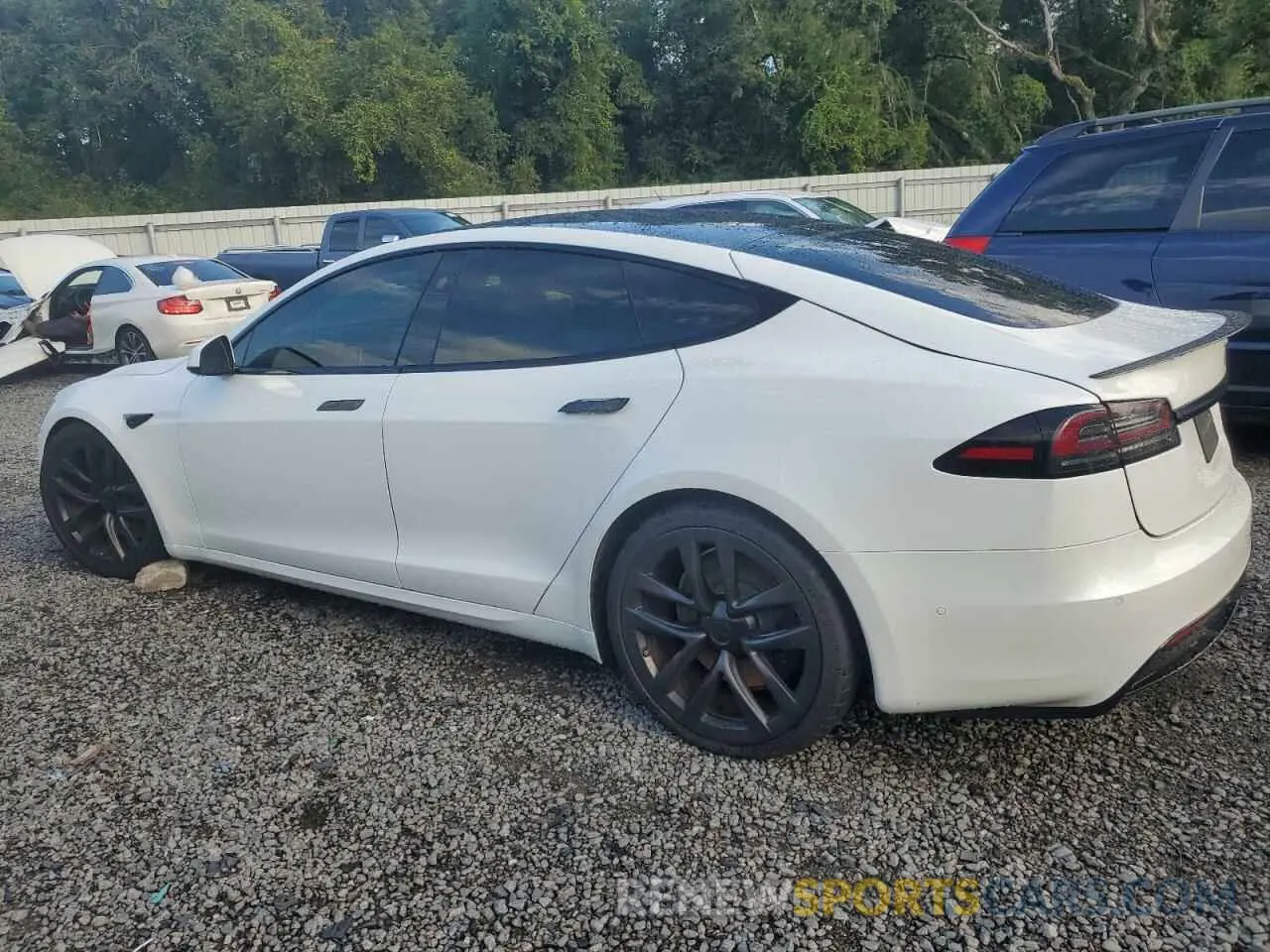 2 fotografías del automóvil dañado 5YJSA1E64NF477306 TESLA MODEL S 2022