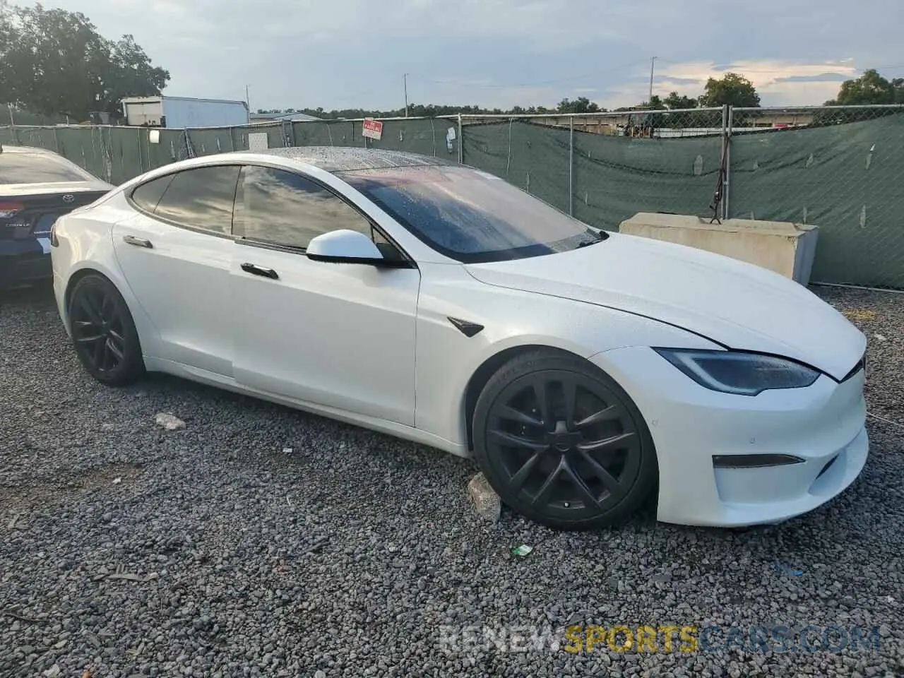 4 fotografías del automóvil dañado 5YJSA1E64NF477306 TESLA MODEL S 2022