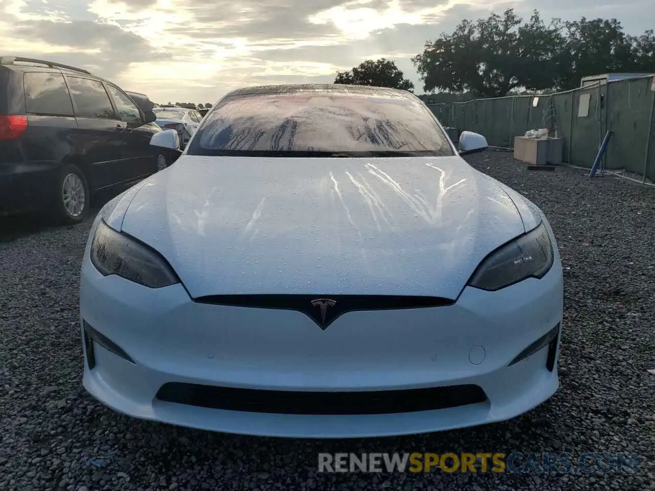 5 fotografías del automóvil dañado 5YJSA1E64NF477306 TESLA MODEL S 2022