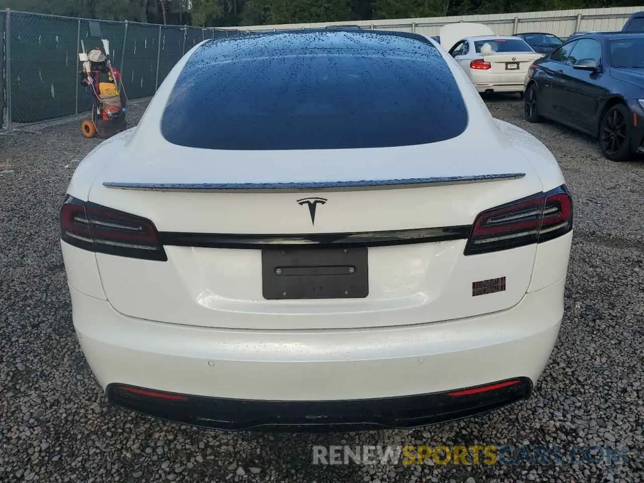 6 fotografías del automóvil dañado 5YJSA1E64NF477306 TESLA MODEL S 2022