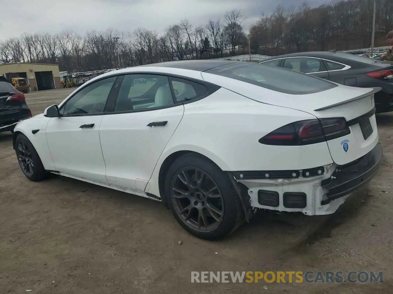 2 fotografías del automóvil dañado 5YJSA1E64NF478200 TESLA MODEL S 2022
