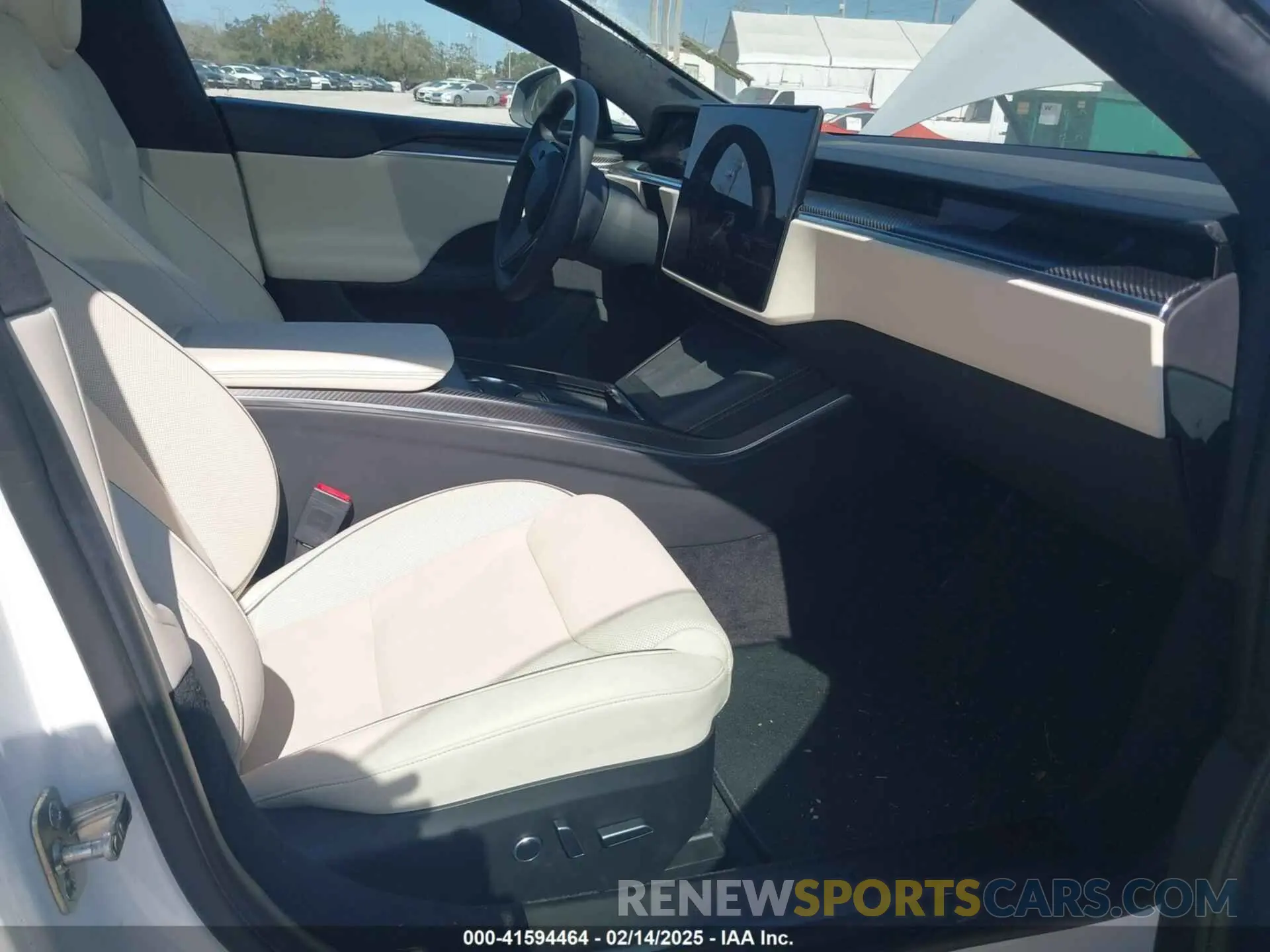 5 fotografías del automóvil dañado 5YJSA1E64NF484904 TESLA MODEL S 2022
