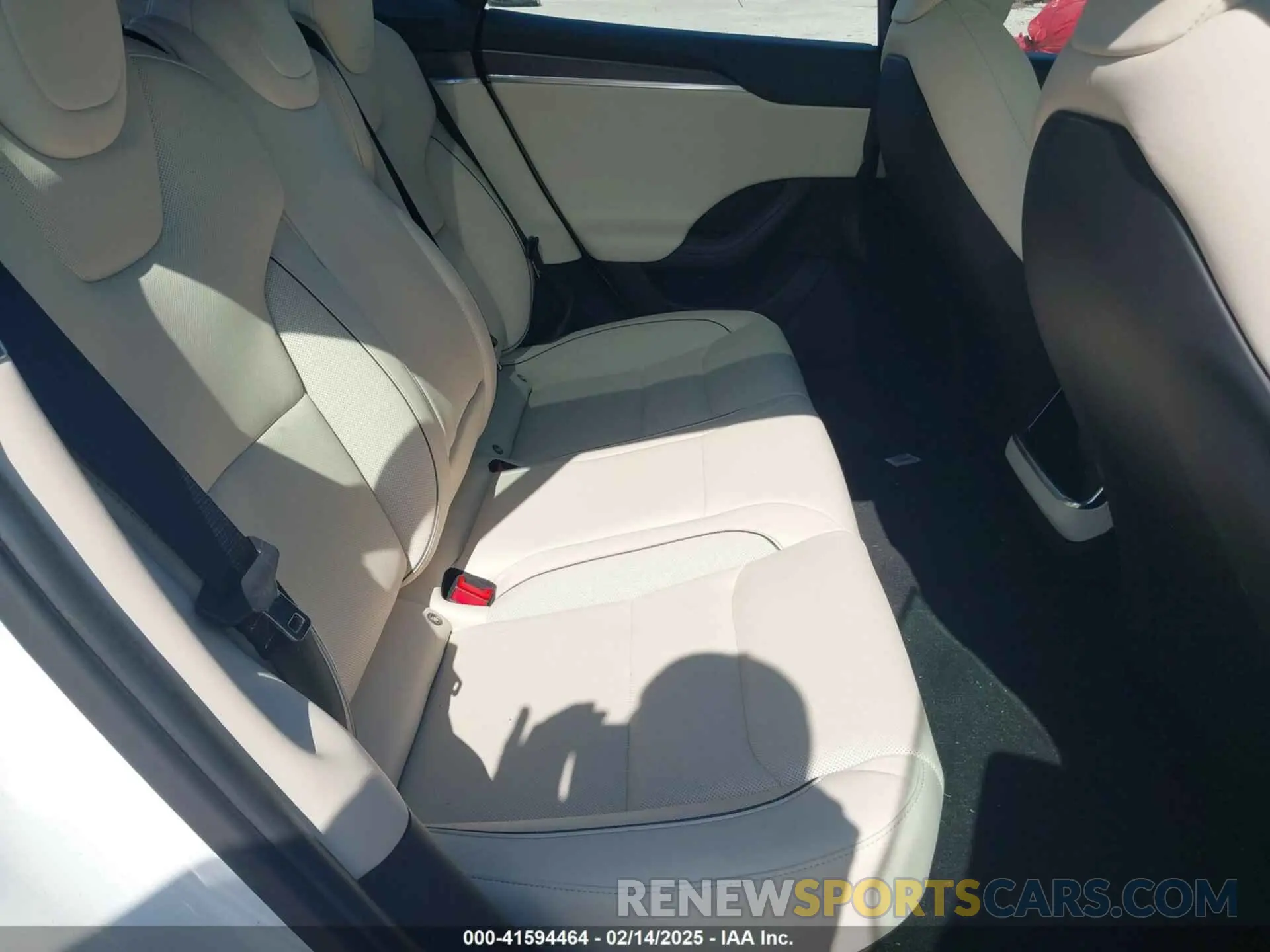 8 fotografías del automóvil dañado 5YJSA1E64NF484904 TESLA MODEL S 2022