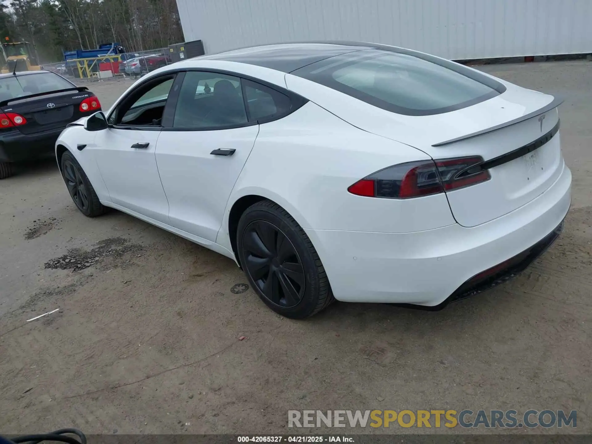3 fotografías del automóvil dañado 5YJSA1E66NF460054 TESLA MODEL S 2022