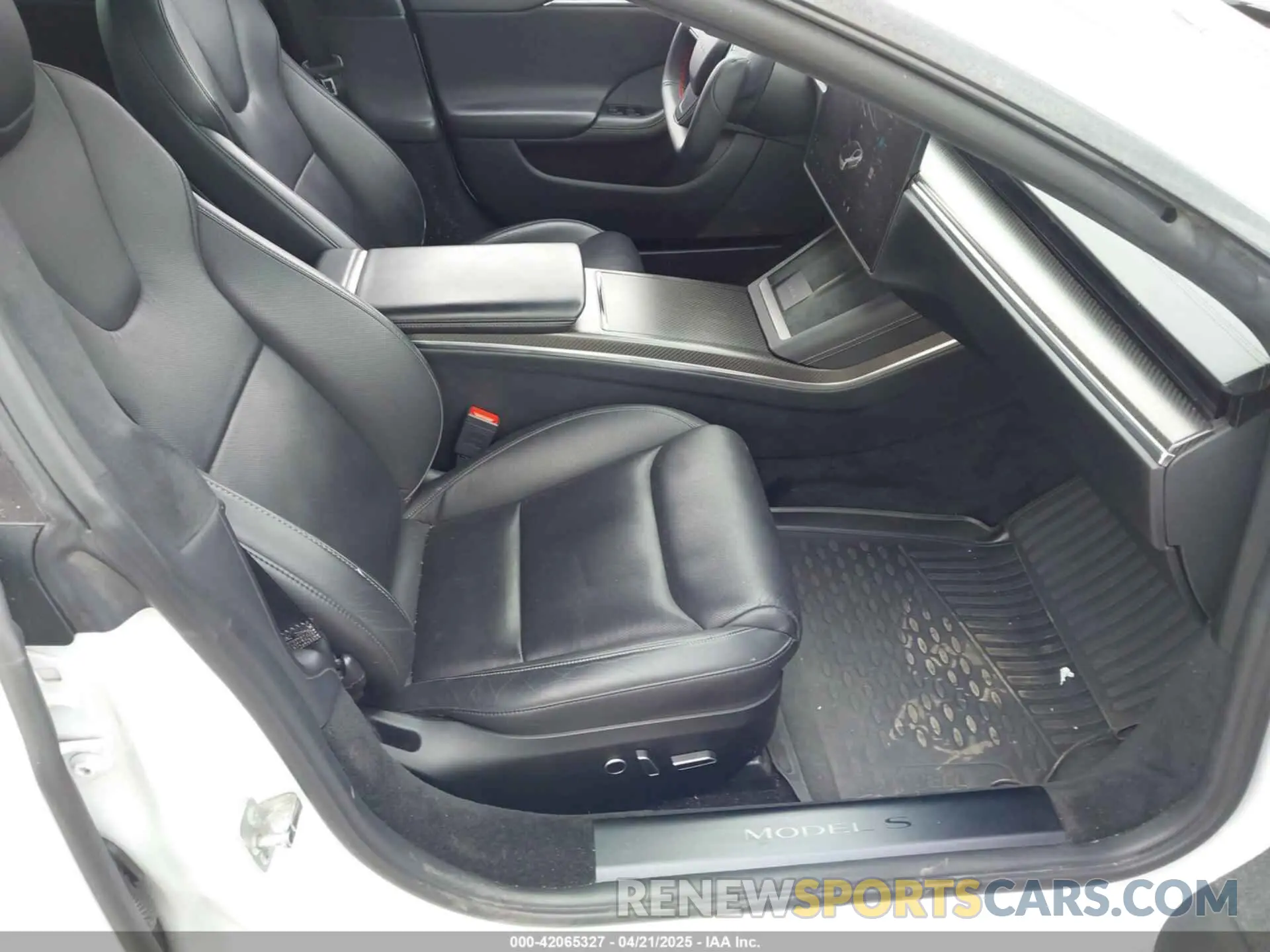 5 fotografías del automóvil dañado 5YJSA1E66NF460054 TESLA MODEL S 2022