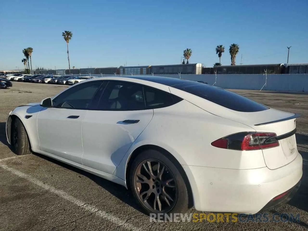 2 fotografías del automóvil dañado 5YJSA1E66NF467523 TESLA MODEL S 2022