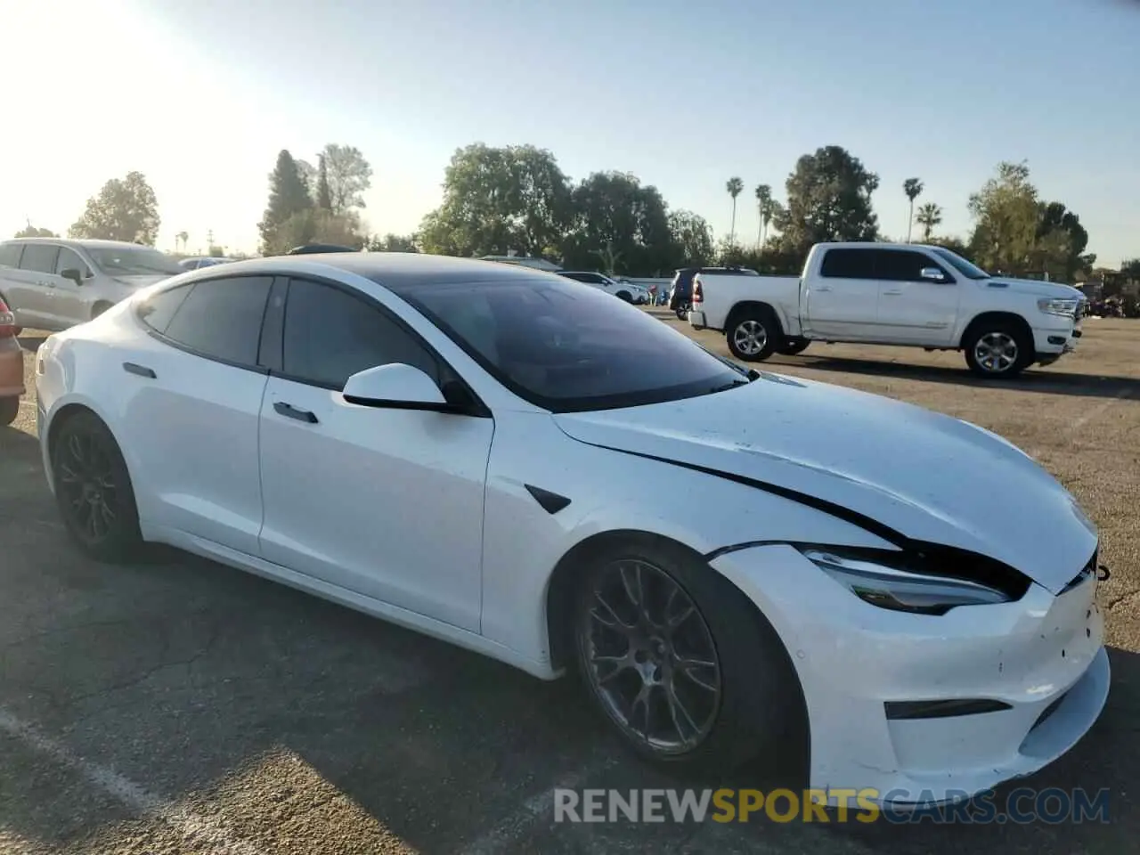 4 fotografías del automóvil dañado 5YJSA1E66NF467523 TESLA MODEL S 2022