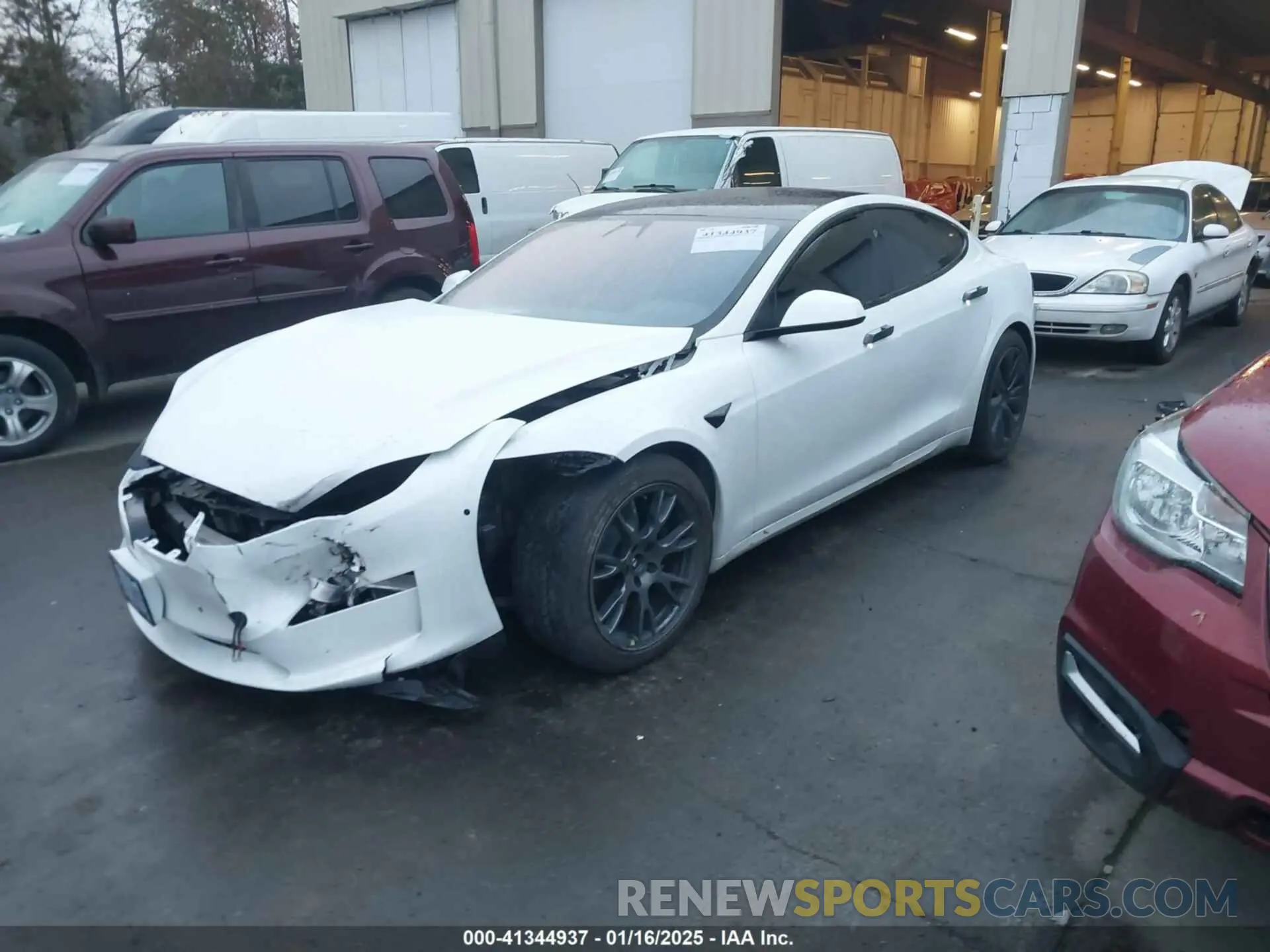 2 fotografías del automóvil dañado 5YJSA1E66NF474312 TESLA MODEL S 2022
