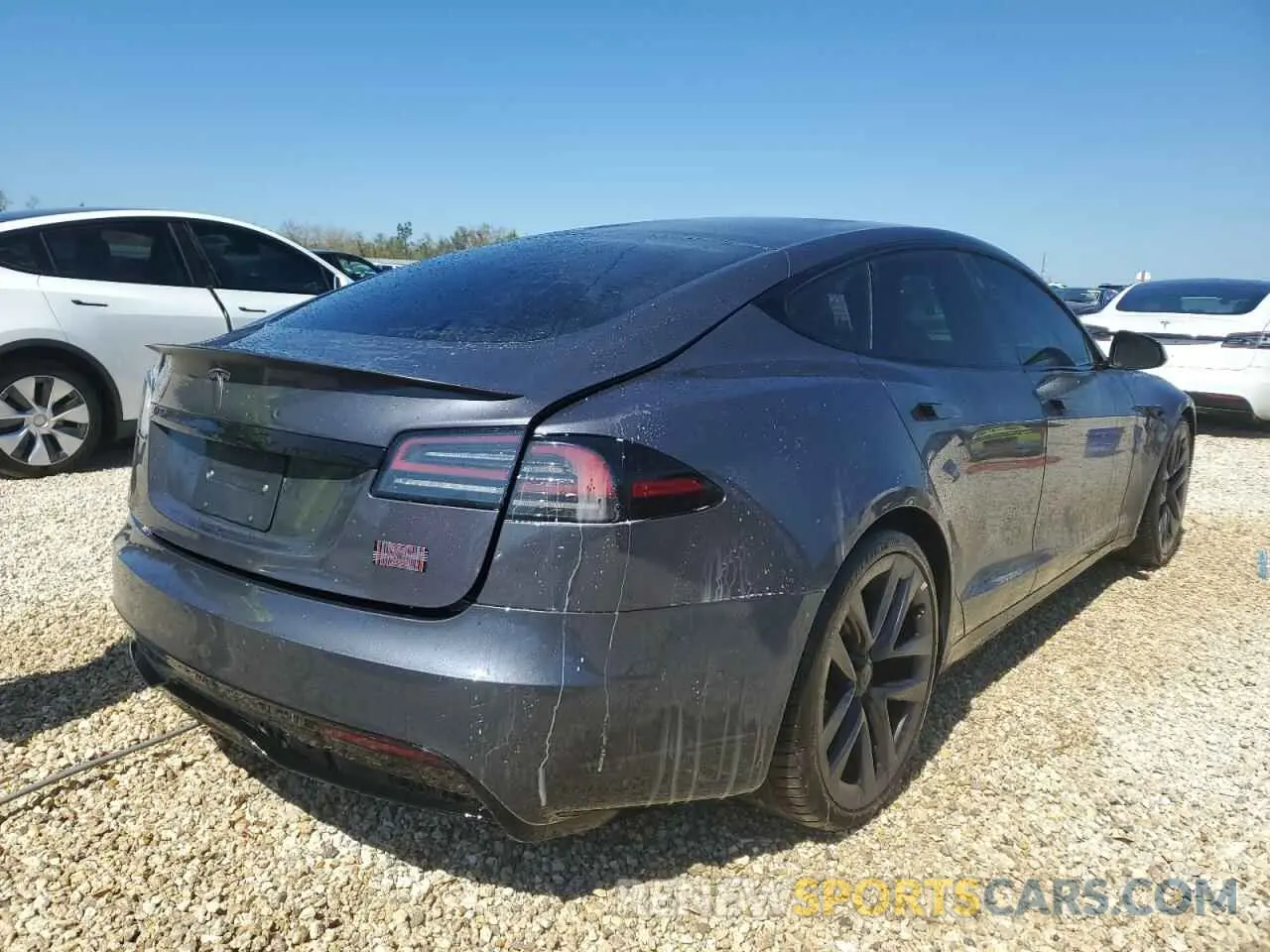 4 fotografías del automóvil dañado 5YJSA1E67NF473699 TESLA MODEL S 2022
