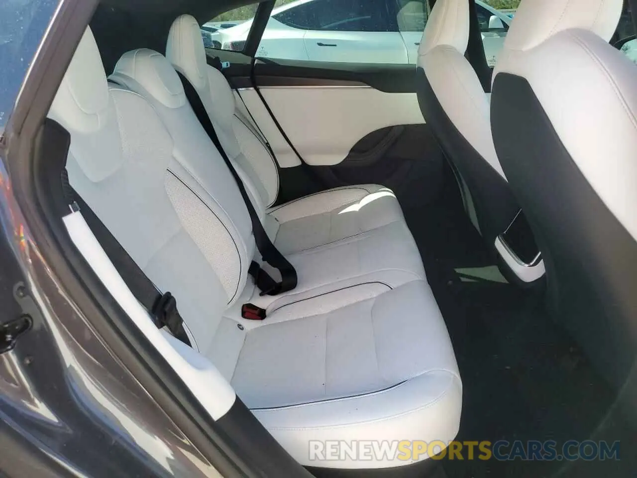 6 fotografías del automóvil dañado 5YJSA1E67NF473699 TESLA MODEL S 2022