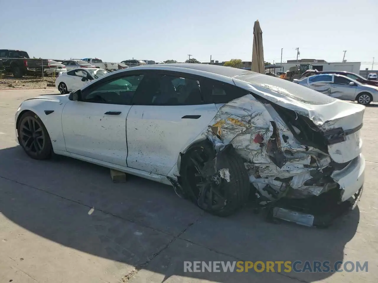 2 fotografías del automóvil dañado 5YJSA1E68NF466003 TESLA MODEL S 2022
