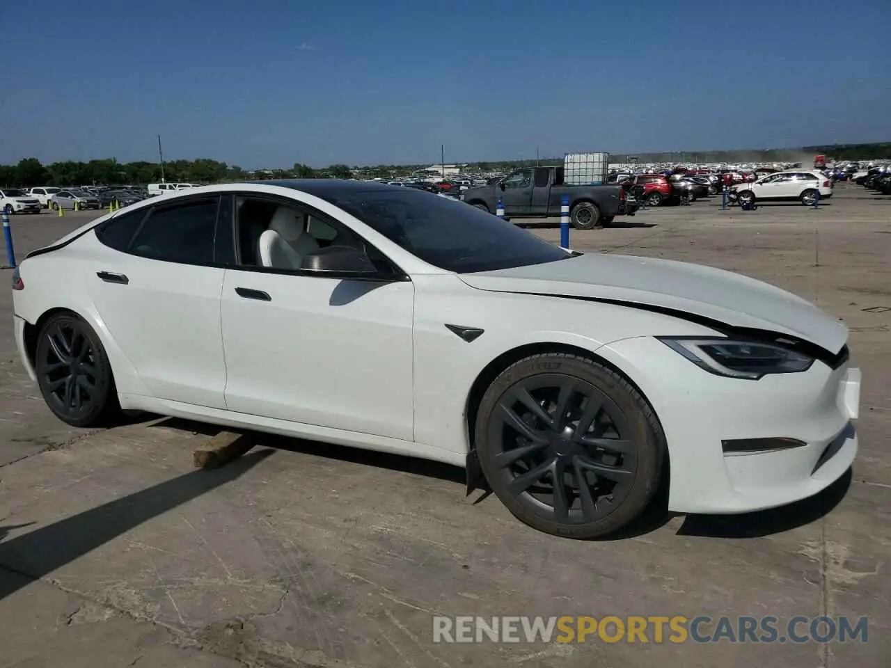 4 fotografías del automóvil dañado 5YJSA1E68NF466003 TESLA MODEL S 2022