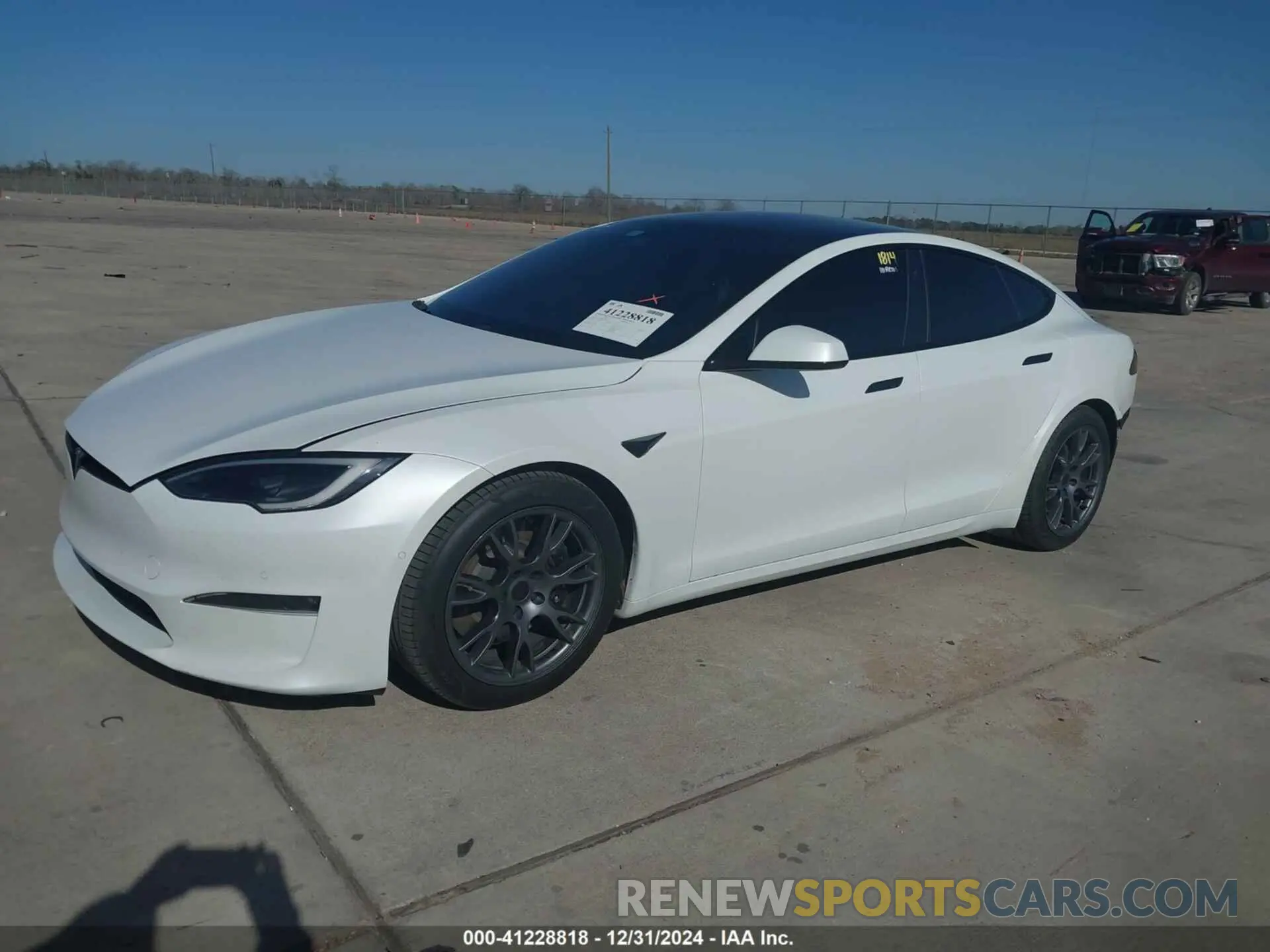 2 fotografías del automóvil dañado 5YJSA1E69NF486471 TESLA MODEL S 2022
